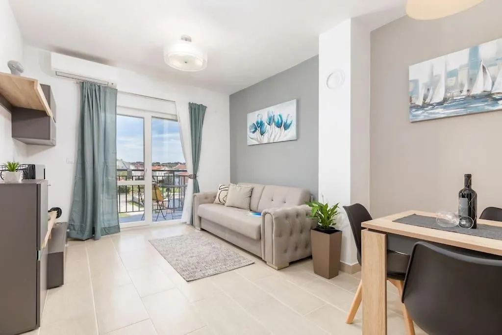 Apartment Luka Fazana 0*,  Croatia
