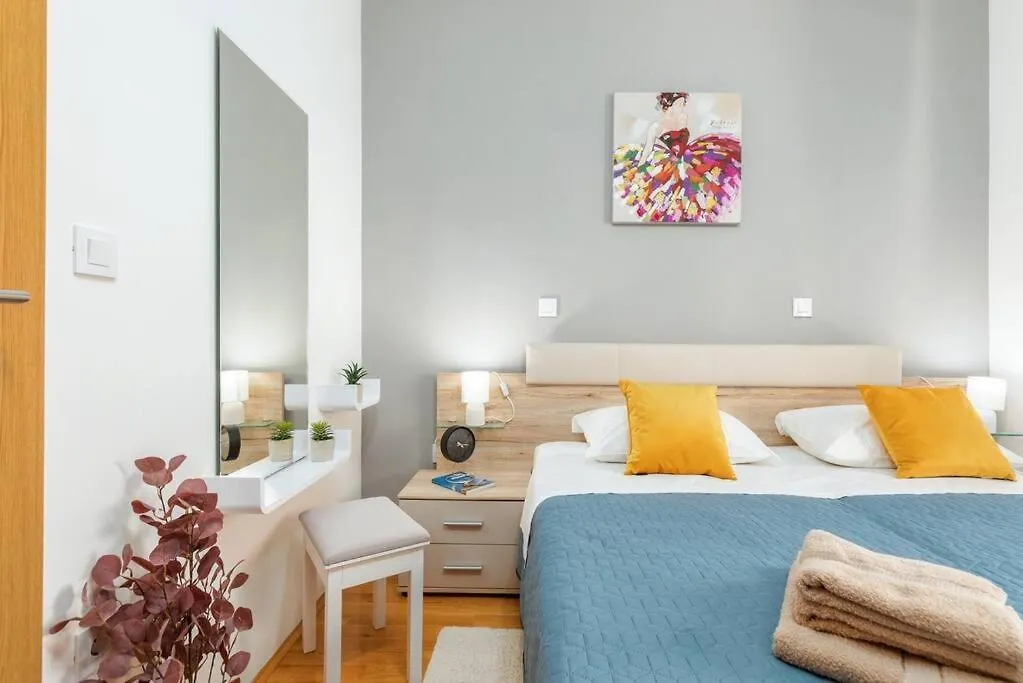 Apartment Luka Fazana 0*,